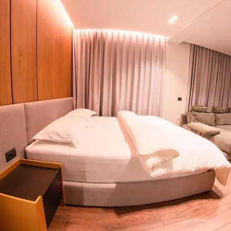 Ezekiel Luxury Vlorë