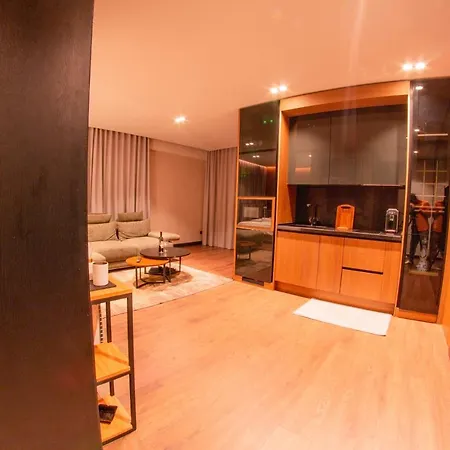 Ezekiel Luxury * Vlorë